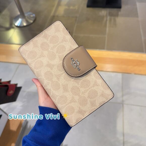 NWT Coach Phone Wallet In Signature Canvas CW780 SV/Sand/Taupe - Picture 2 of 5